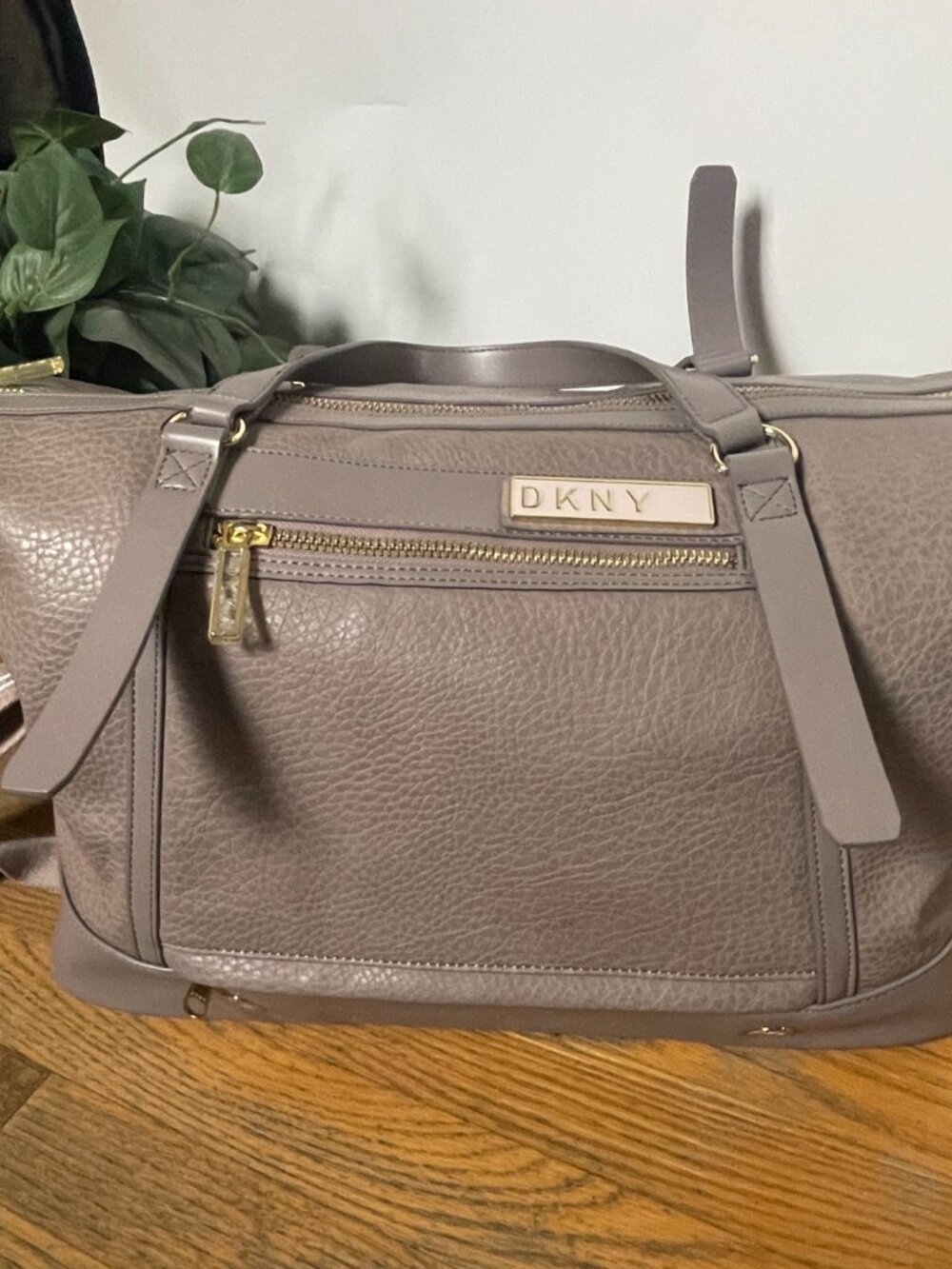 DKNY Rapture Weekender Boarding Bag in Taupe EUC Faux Leather - Picture 15 of 16